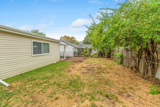 Building Photo - 1758 Marsdale Ave