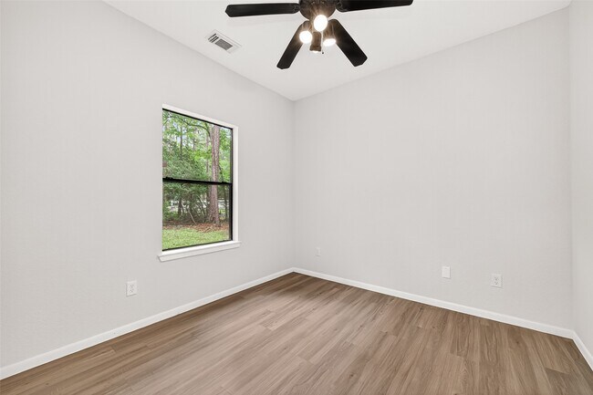 Building Photo - 41 Creek Forest Ln