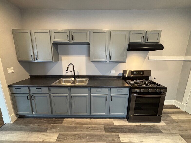 Building Photo - 673 Delaware St