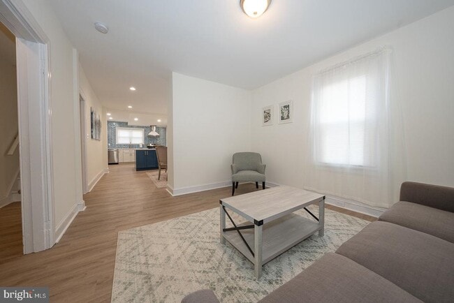 Building Photo - 717 Miller St