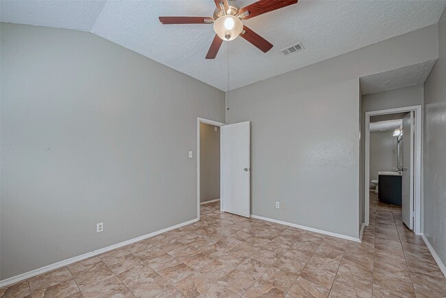 Building Photo - 5105 Beaver Hollow Dr