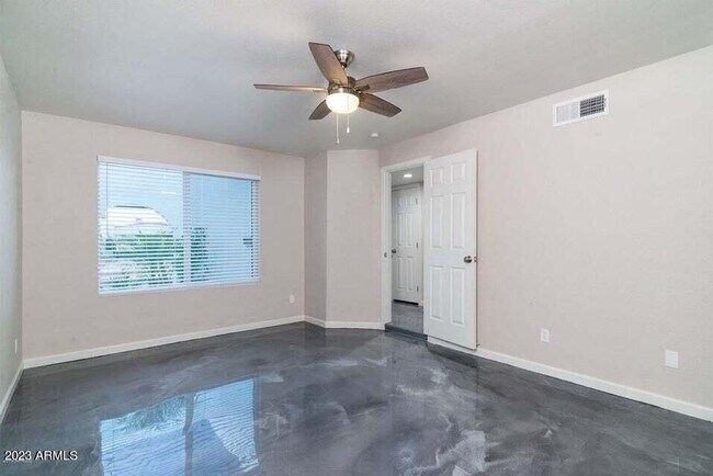 Building Photo - 521 W Pebble Beach Dr