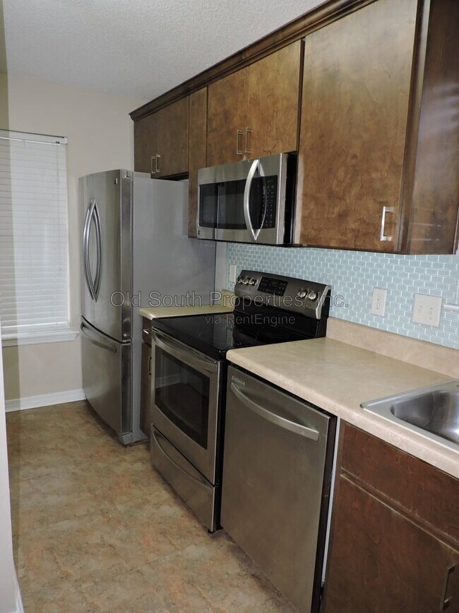 Building Photo - 8110 Heirloom Dr