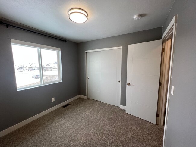 Building Photo - New on the Market!
