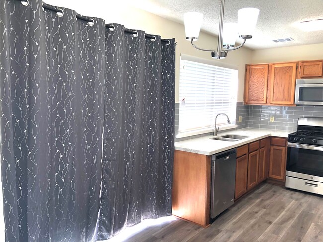 Building Photo - 4819 Sunshine Dr