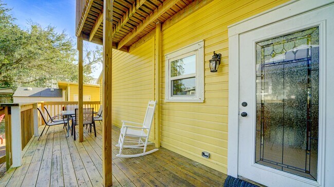 Building Photo - 14 Sanchez Ave