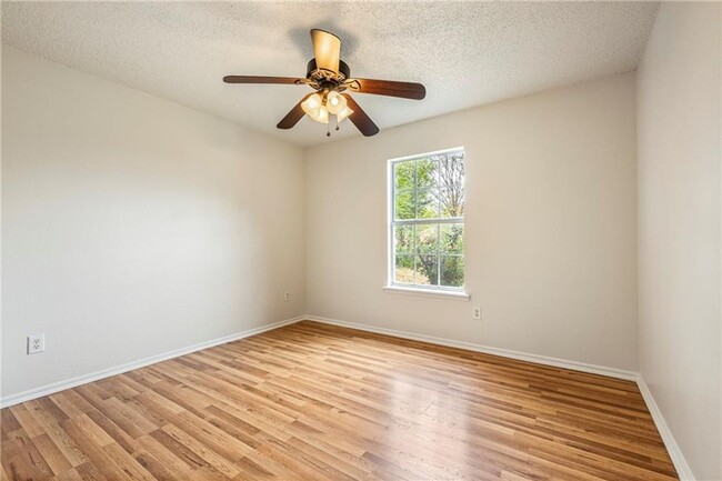 Building Photo - Remodeled 3 bedroom 2 bath in Fayetteville...