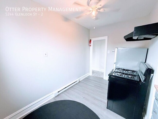 Building Photo - 5244 Glenloch St