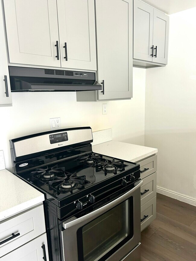 Building Photo - 794 N Shattuck Pl