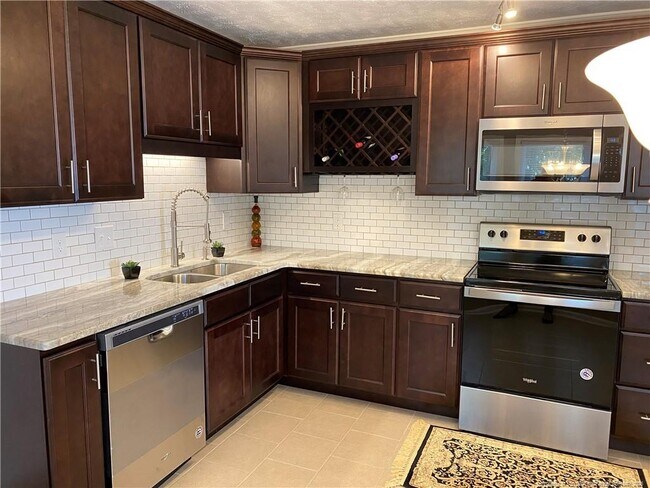 Building Photo - 1212 Butterwood Cir