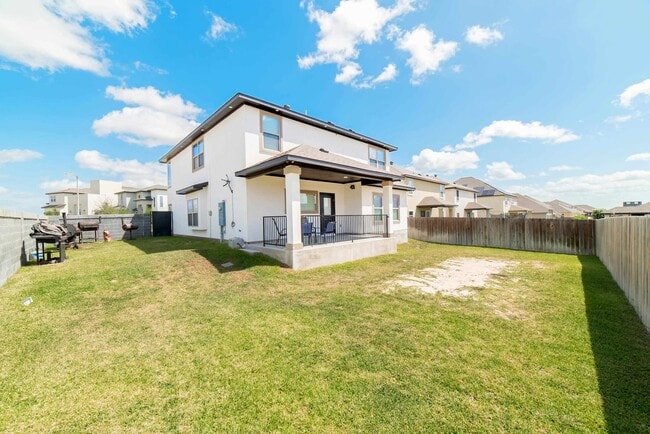 Building Photo - 401 Quieto Dr