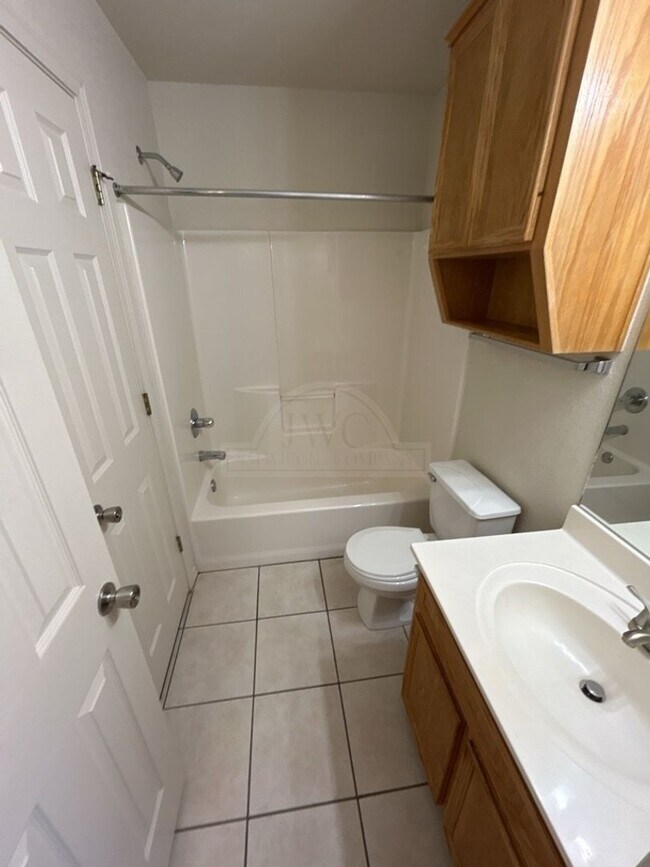 Building Photo - 912 McDaniel Cir