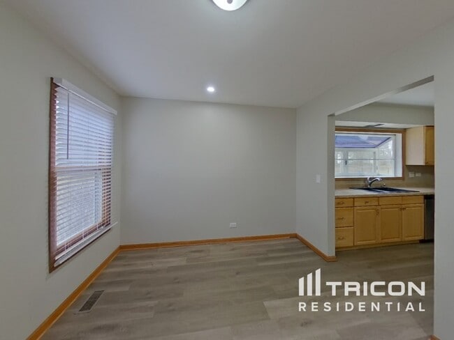 Building Photo - 1401 S Parkview Terrace