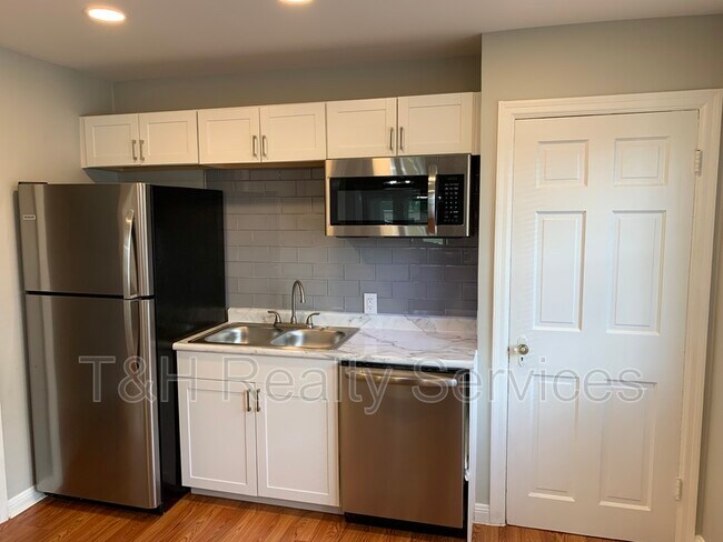 Building Photo - 5166 Winthrop Ave