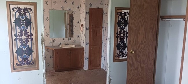 Building Photo - 200 N Pine St