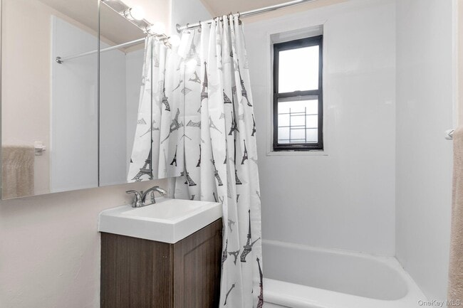 Building Photo - 84-19 51st Ave