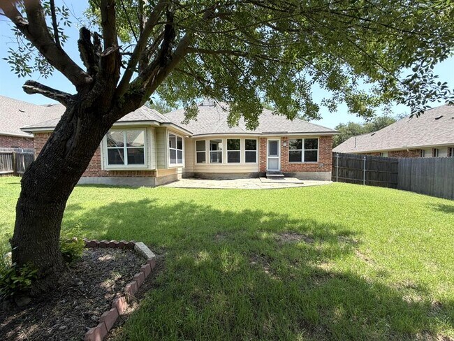Building Photo - 2507 Silver Spur Ln