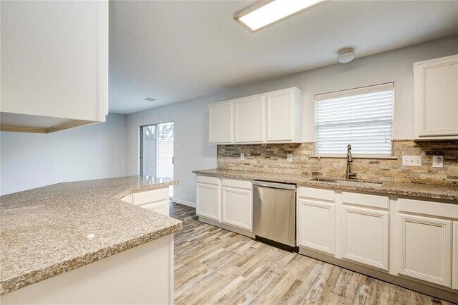 Building Photo - 7130 Cypress Pr Dr