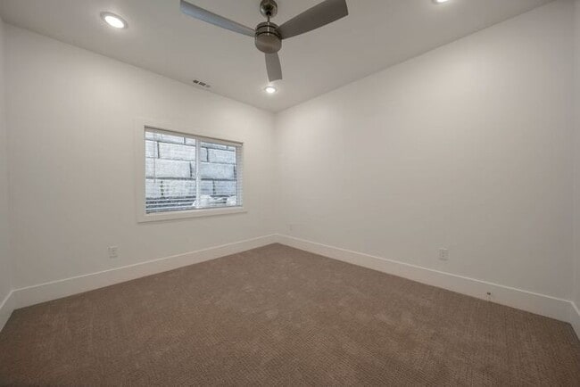 Building Photo - SPECTACULAR VIEWS, MIL APT, BRAND NEW MOUN...
