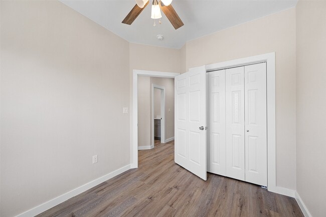 Building Photo - 9409 Clinton Dr