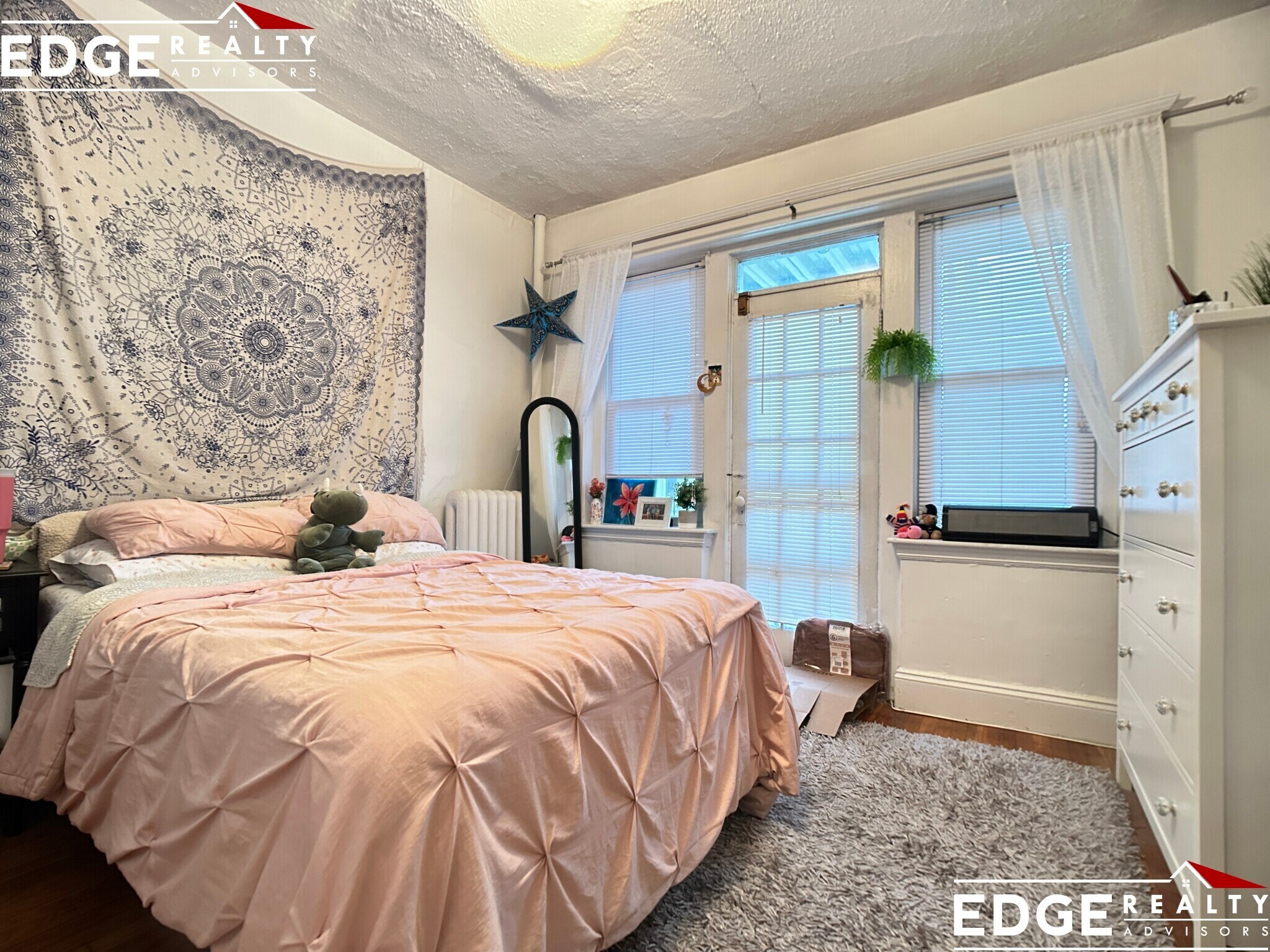 Building Photo - 225 Kelton St