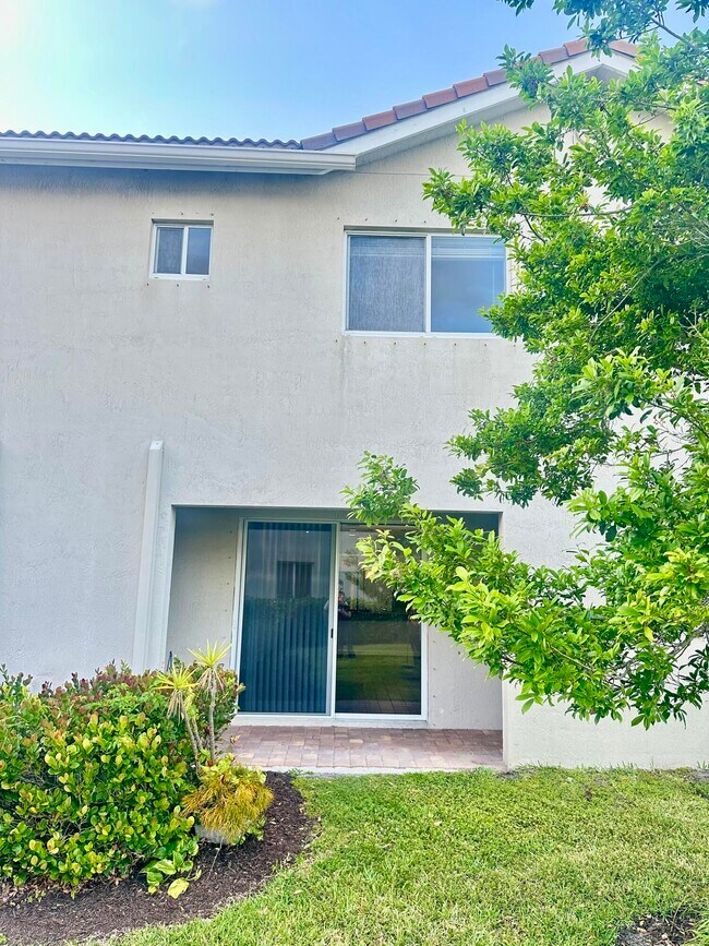 Building Photo - 1132 Vermilion Dr