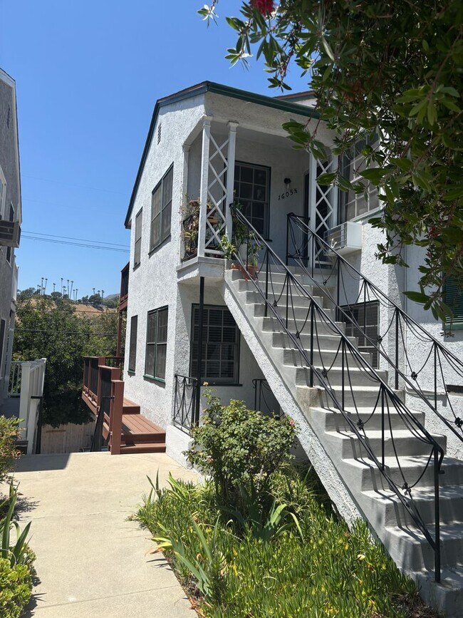 Building Photo - Verdugo, 1605-1607