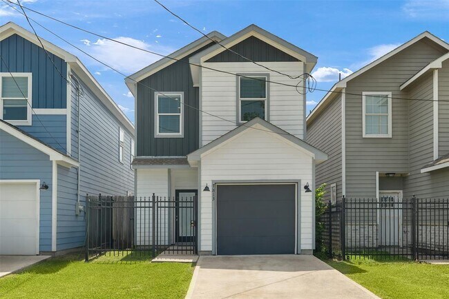 Primary Photo - 7813 Sealey St