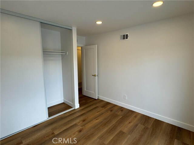 Building Photo - 213 N Royal Pl