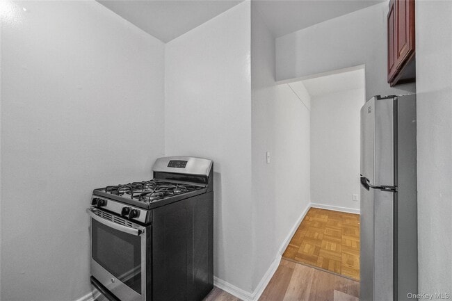 Building Photo - 140 E Hartsdale Ave