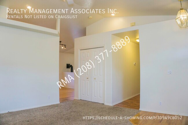 Building Photo - 2889 W Stallion St