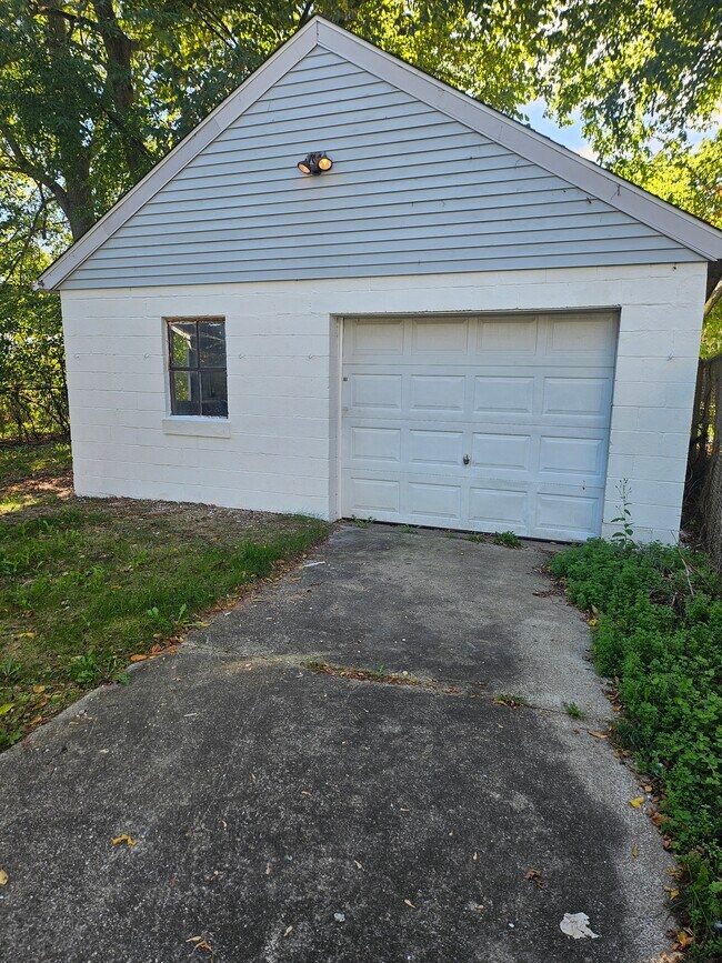 Building Photo - 1118 Santee Ave