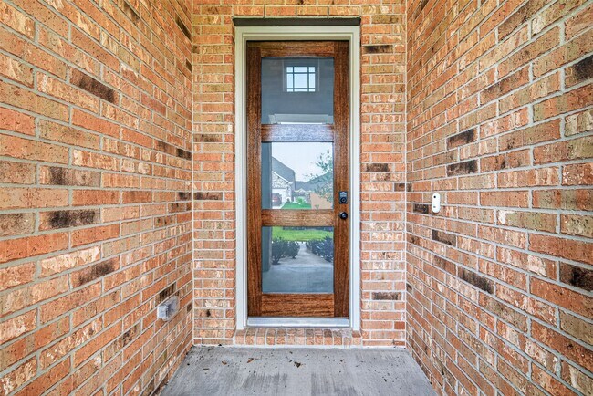 Building Photo - 2216 Inglenook Grv Dr