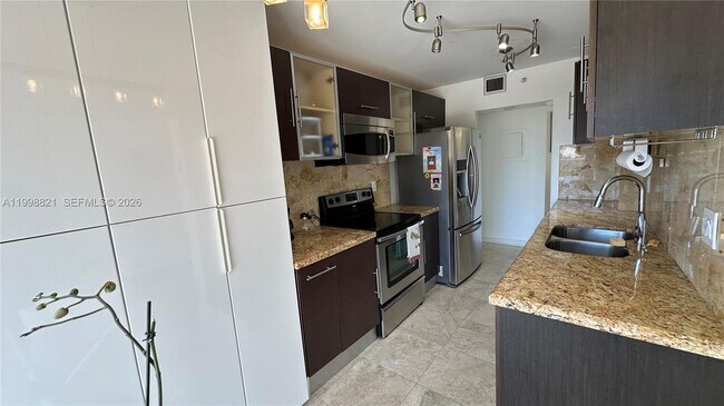 Building Photo - 210 174th St