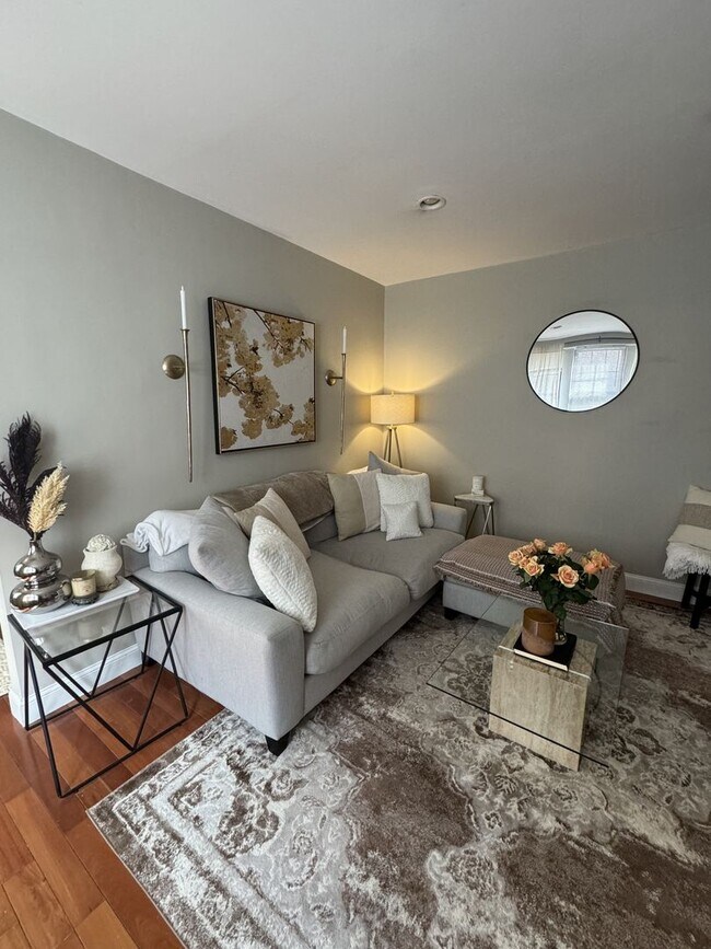 Building Photo - Check out this 1 bed in Fenway