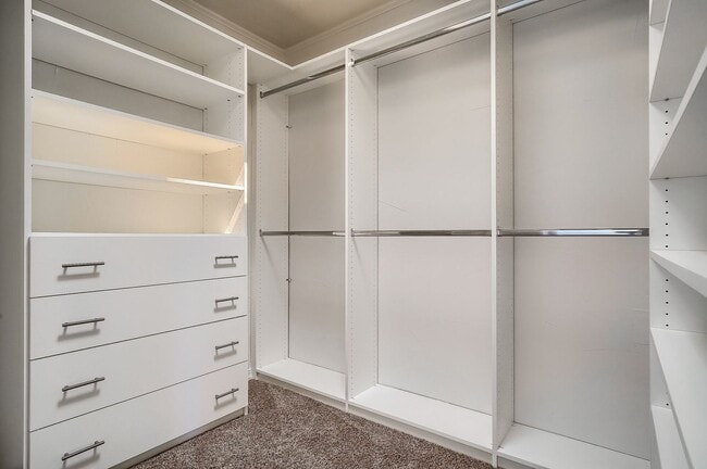 Building Photo - 3 Bed / 2 Bath Capitol Hill Condo | 2 Parking Spaces | Balcony | Walk Score 95 "Free April Rent"