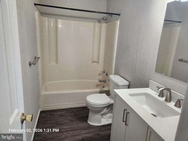 Building Photo - 1329 Robinhood Ln