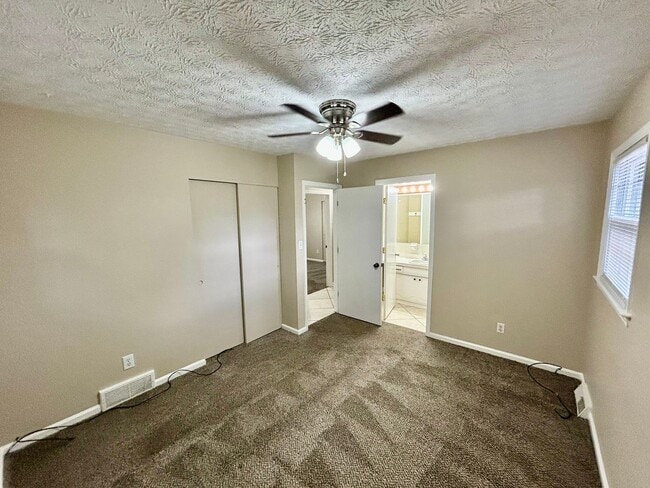 Building Photo - Newly Remodeled 4-Bedroom, 3-Bath with Fin...