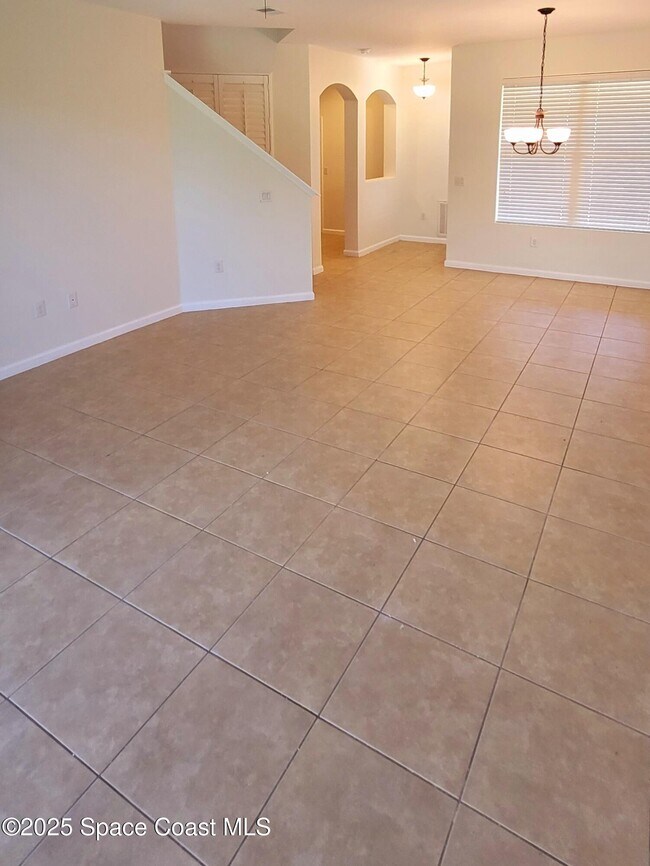 Building Photo - 460 Bismarck Way