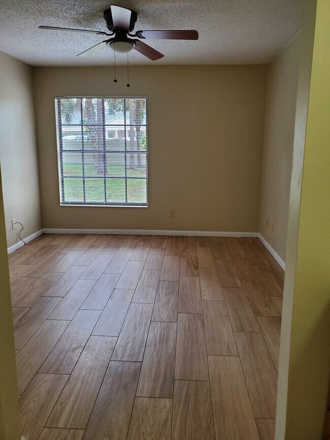 Building Photo - 836 Stonybrook Cir