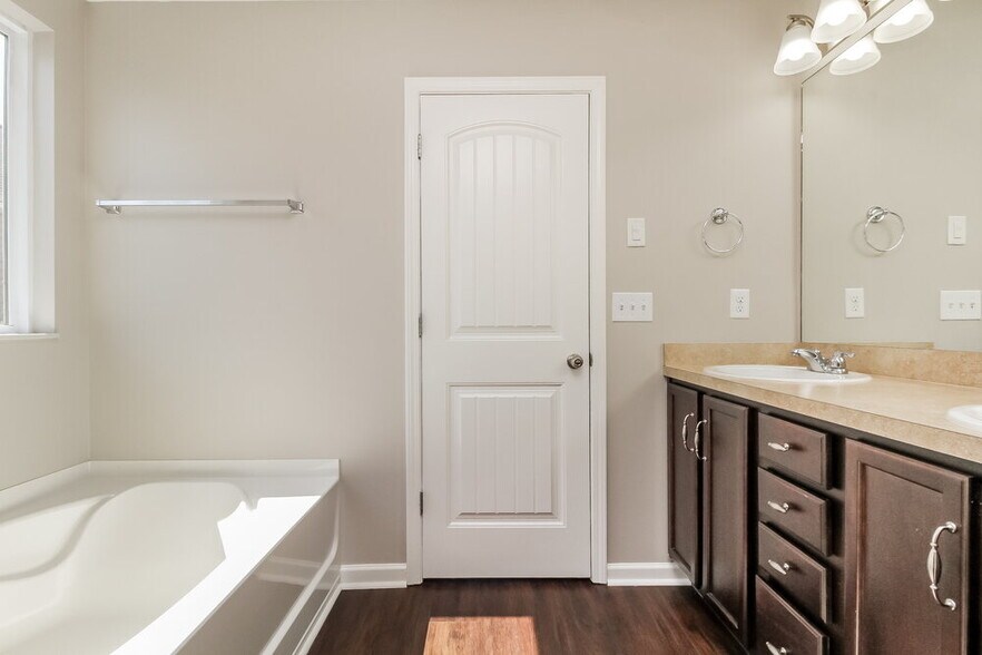 Building Photo - 1536 Rockglade Run