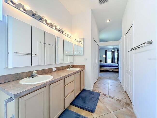 Building Photo - 2125 Emerald Green Cir