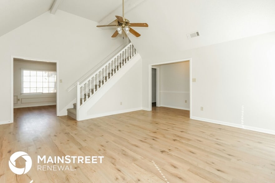 Building Photo - 8018 Cross Village Dr