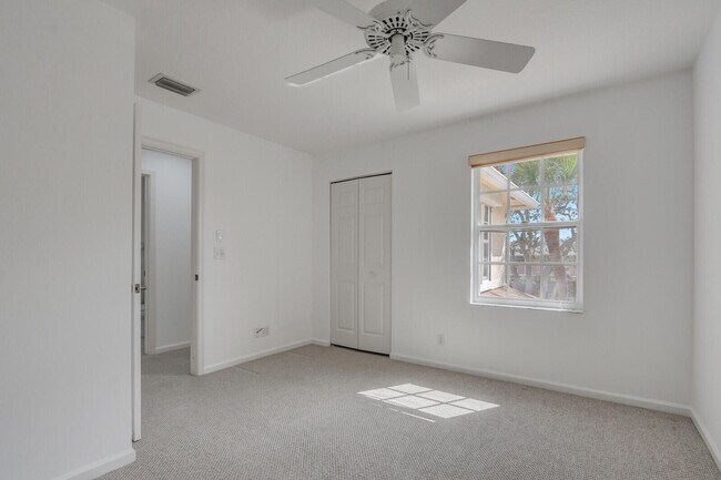 Building Photo - 479 Tequesta Dr