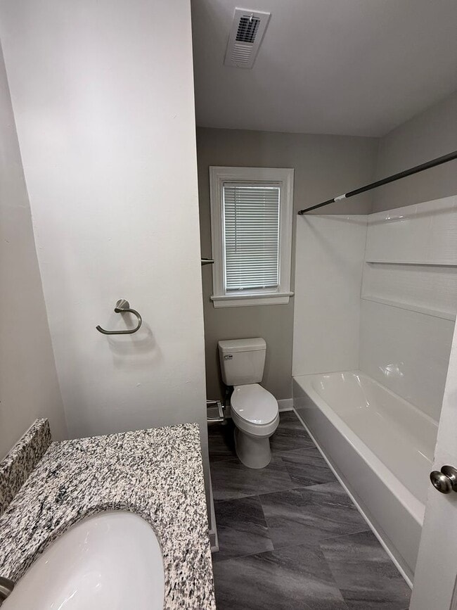 Building Photo - Great renovated 2 bedroom house in Richmond