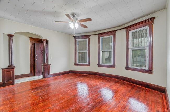 Primary Photo - 218 Lembeck Ave