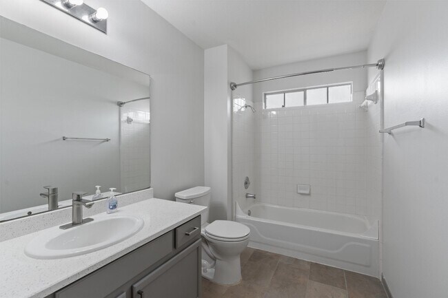 Building Photo - 5017 Cleves St