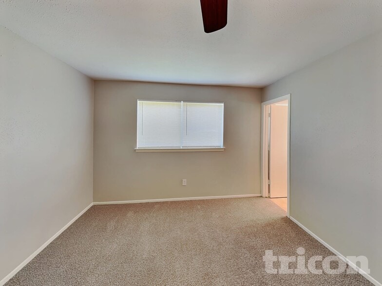 Building Photo - 1555 Willowbrook St