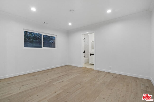 Building Photo - 914 Evergreen St