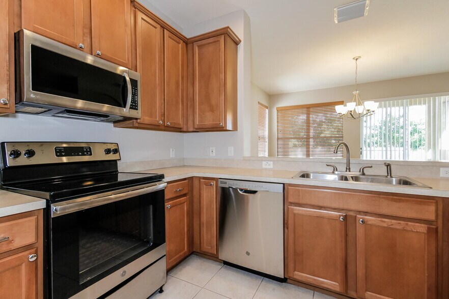 Building Photo - 910 Larwood Pine Dr